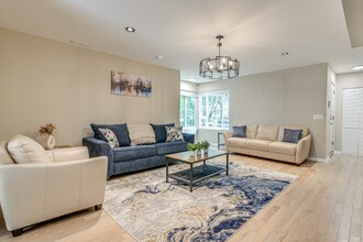 1635 E 70th St in Chicago, IL - Foto de edificio - Building Photo