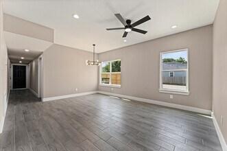 8135 Woodward St in Houston, TX - Building Photo - Building Photo