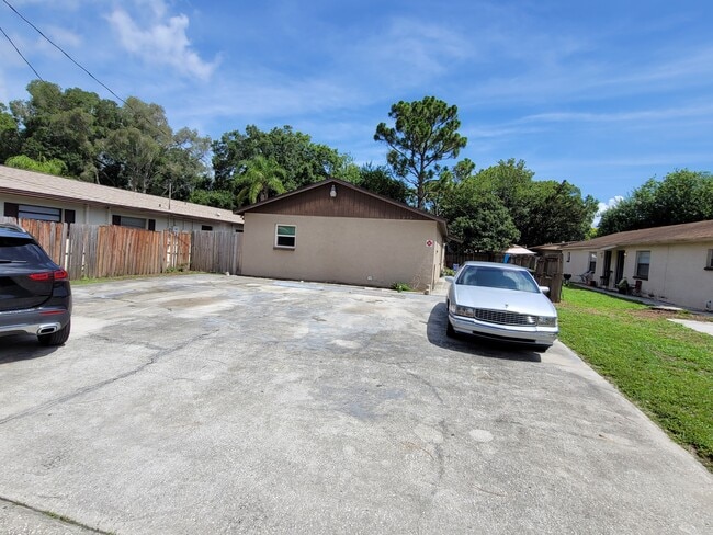 5849 Crestmont St, Unit A in Clearwater, FL - Building Photo - Building Photo
