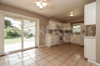 315 Miami Ave in Davenport, FL - Foto de edificio - Building Photo