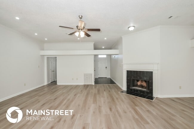 6650 Spencer Forest Cove W in Memphis, TN - Building Photo - Building Photo