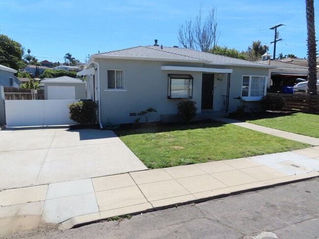 5917 Estelle St in San Diego, CA - Building Photo - Building Photo