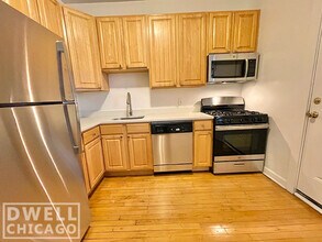 2430 N Spaulding Ave, Unit 2 in Chicago, IL - Building Photo - Building Photo