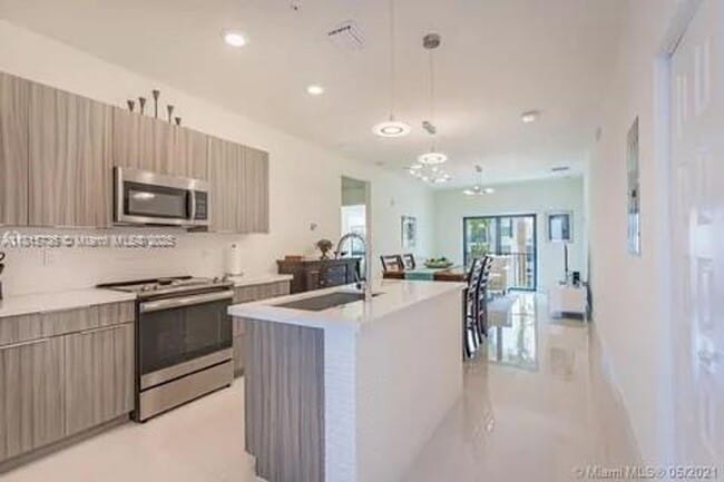 4725 NW 85th Ave
