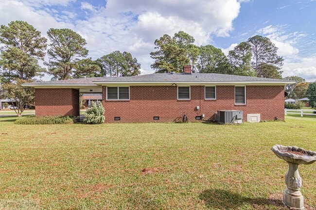 207 Hooks Ave in Fremont, NC - Building Photo - Building Photo