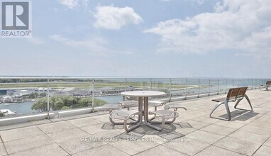 650-650 Queens Quay W in Toronto, ON - Building Photo - Building Photo