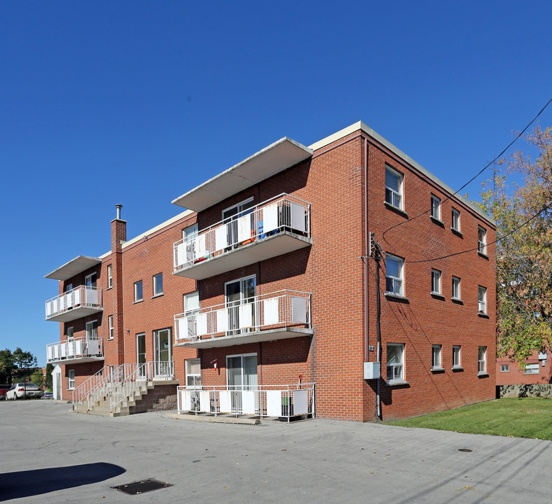 20 Cloverdale Ave in Hamilton, ON - Building Photo