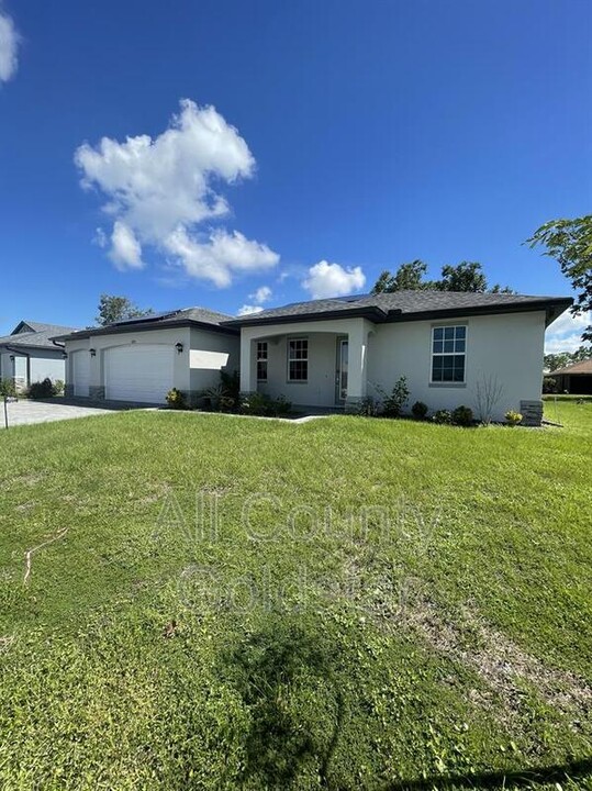 16195 Maya Cir in Punta Gorda, FL - Building Photo