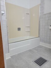 810 S Kalamazoo Ave, Unit 810 (Lower) in Marshall, MI - Building Photo - Building Photo