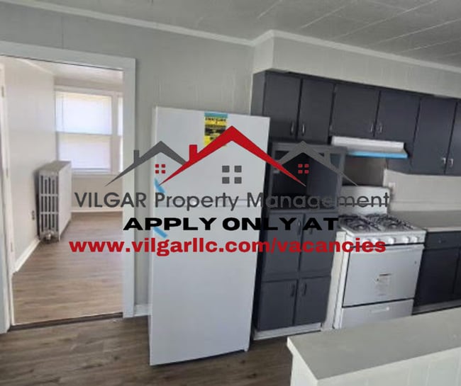 1114 Pine St-Unit -Lower Apt-Unit 1 in Michigan City, IN - Building Photo - Building Photo