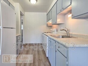 1320 NE 186th Ave in Portland, OR - Building Photo - Building Photo