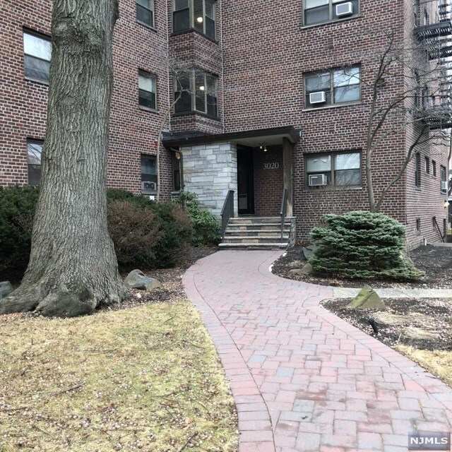 411 Park Ave-Unit -1D in Fort Lee, NJ - Building Photo - Building Photo