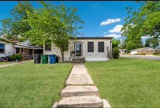 1019 Chicago Blvd in San Antonio, TX - Building Photo - Building Photo