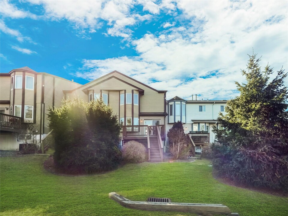 9 Revere Ct in Nanuet, NY - Foto de edificio