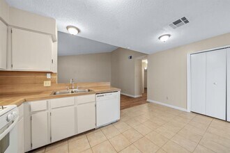 100 Meteor Dr in Austin, TX - Building Photo - Building Photo