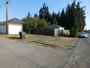 634 E 4th St in Port Angeles, WA - Building Photo - Building Photo