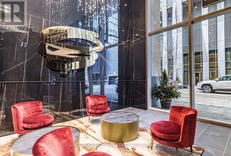 11 Yorkville Ave in Toronto, ON - Building Photo - Building Photo