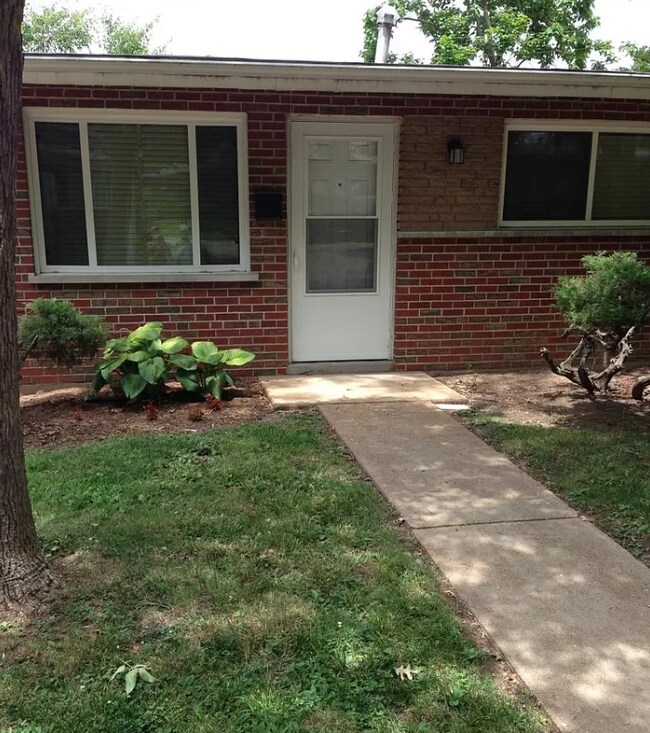 9754 Greenbush Pl Rentals in Breckenridge Hills, MO