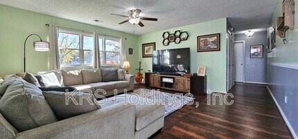 1081 Tall Oak Dr in Virginia Beach, VA - Building Photo - Building Photo