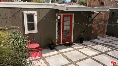 3823 Broadlawn Dr in Los Angeles, CA - Building Photo - Building Photo