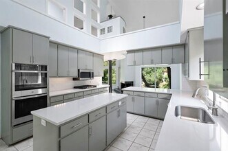 8907 Club Creek Cir in Dallas, TX - Building Photo - Building Photo