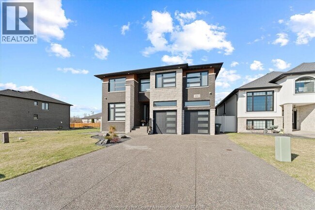 3063 Betts Ave in Windsor, ON - Building Photo - Building Photo