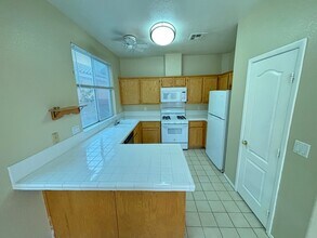 2114 Polynesia Cir in Henderson, NV - Building Photo - Building Photo