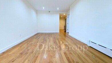 22-32 Steinway St in Queens, NY - Building Photo - Building Photo