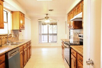 711 Dickey Dr in Euless, TX - Building Photo - Building Photo