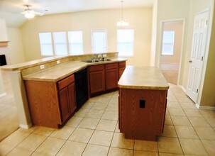 2408 Vintage Park Ln in Yukon, OK - Building Photo - Building Photo