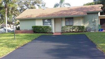 3940 Arelia Dr S in Delray Beach, FL - Building Photo