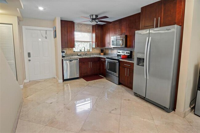 property at 811 W Oakland Park Blvd