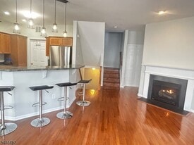 172 Winchester Ct in Clifton, NJ - Building Photo