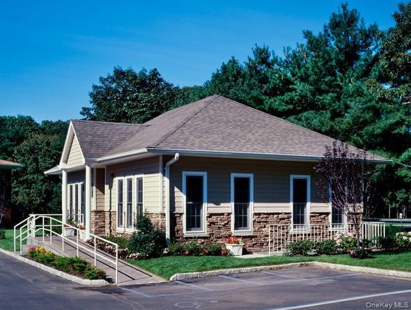 655 Belle Terre Rd in Port Jefferson, NY - Foto de edificio