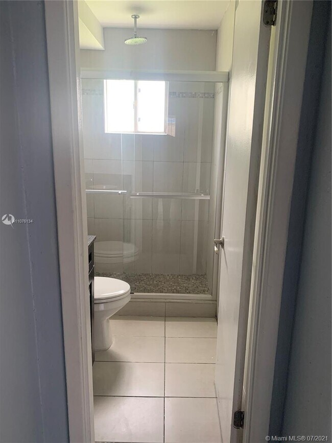 37 SW 14th St-Unit -3 in Dania Beach, FL - Building Photo - Building Photo