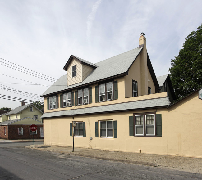 26 Grove St in Glen Cove, NY - Building Photo - Building Photo