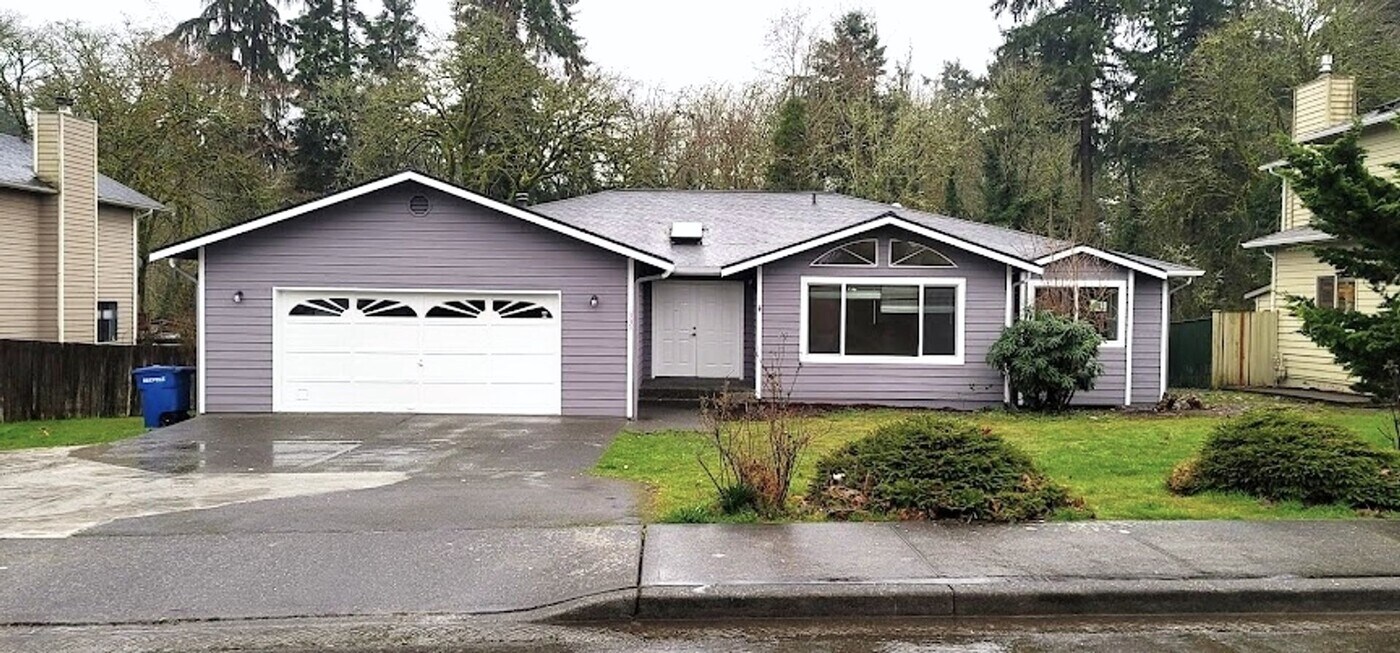 1339 S 251st Pl in Des Moines, WA - Building Photo