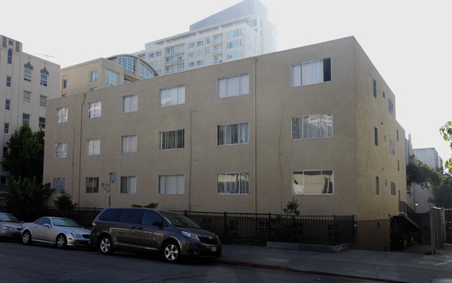 Merritt Courtyard Apartments in Oakland, CA - Foto de edificio - Building Photo