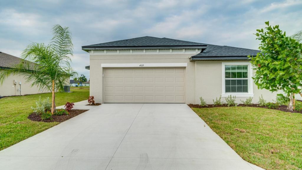 4019 San Clemente Ct in North Fort Myers, FL - Building Photo