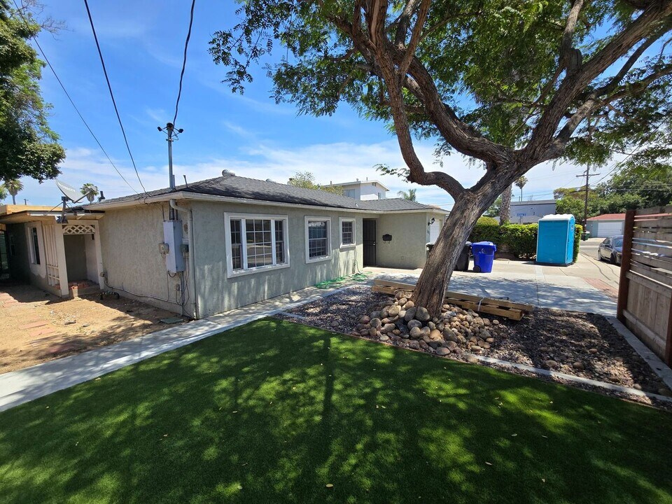 5103 Tipton St in San Diego, CA - Foto de edificio