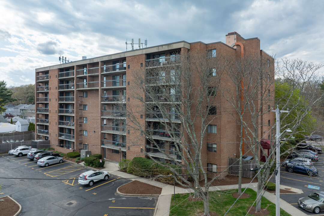 Monterosa East in Medford, MA - Foto de edificio