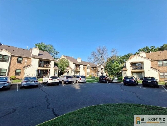 511 Sunshine Ct in Sayreville, NJ - Building Photo - Building Photo