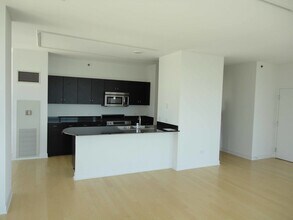 8 E Randolph St in Chicago, IL - Building Photo - Building Photo