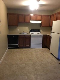 Remodeled Kitchen - James Crest Manor Apartamentos in Syracuse, New York