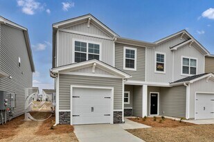 734 Gatestone Ln in Hopkins, SC - Building Photo