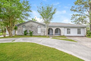 2811 26th St in Dickinson, TX - Building Photo