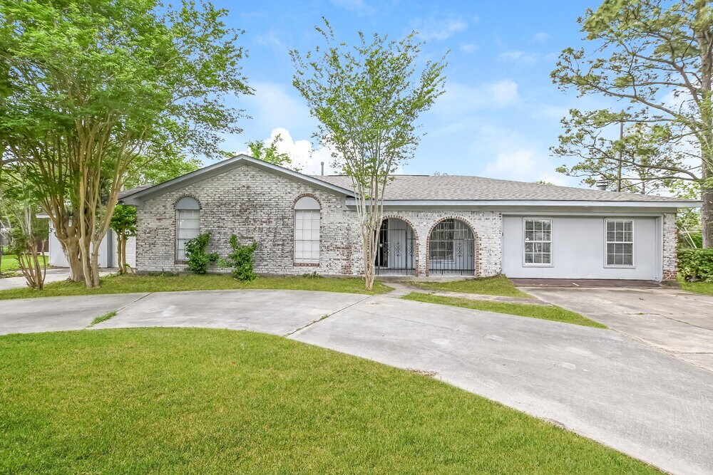 2811 26th St in Dickinson, TX - Building Photo