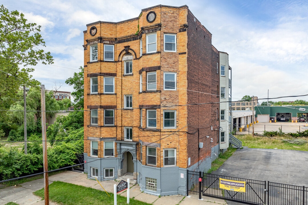 Royal Midtown in Cleveland, OH - Building Photo