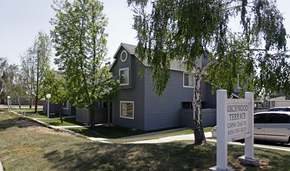 Birchwood Terrace in Yucaipa, CA - Foto de edificio