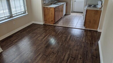 114 Sendero Dr in Huntsville, TX - Building Photo - Building Photo